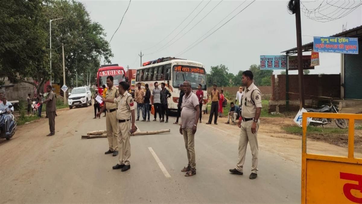 Ambikapur News :अनियंत्रित मोटरसाइकिल खंबे में  टकराने से, 6घंटे बिजली रही गुल,पड़े पूरी खबर