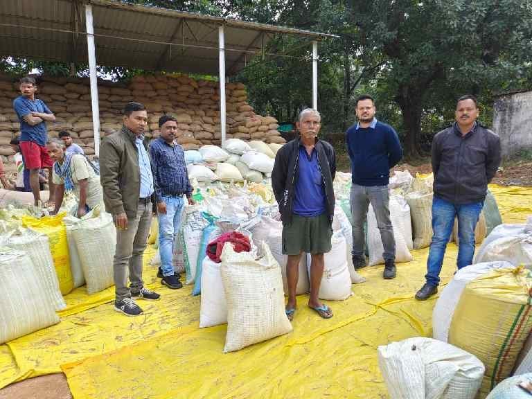 Dhan Japti : 235 बोरी अवैध धान खपाने का प्रयास करते दो कोचियों पर हुई कार्रवाई