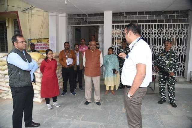 केंद्रीय मंत्रालय से सरगुजा जिला नोडल सुश्री ईला राय ने अधिकारियों के साथ की चर्चा