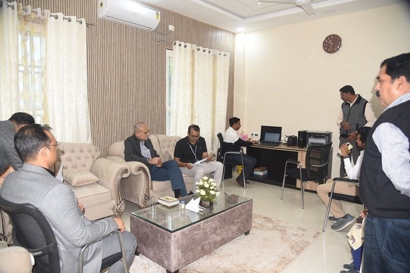 AMBIKAPUR : प्रेक्षकों की उपस्थिति में मतगणना हेतु सुपरवाइजर, गणना सहायकों और माइक्रो आब्जर्वर का द्वितीय रेंडमाइजेशन पूर्ण, ReedMore: