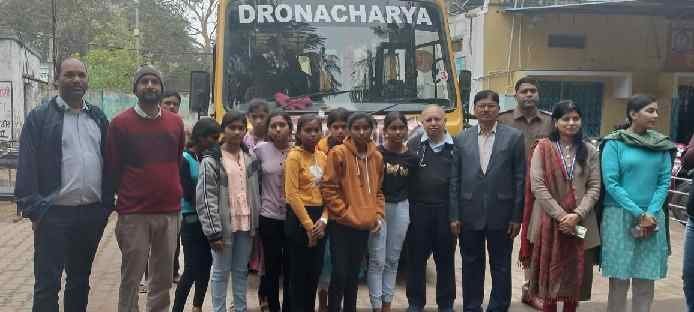 AMBIKAPUR : कालीघाट के पास हुई स्कूल बस दुर्घटना के मामले में कलेक्टर-एसपी की निगरानी में जिला प्रशासन की मुस्तैदी से बच्चों एवं अन्य स्टाफ को मिली बेहतर मेडिकल और आवासीय सुविधा