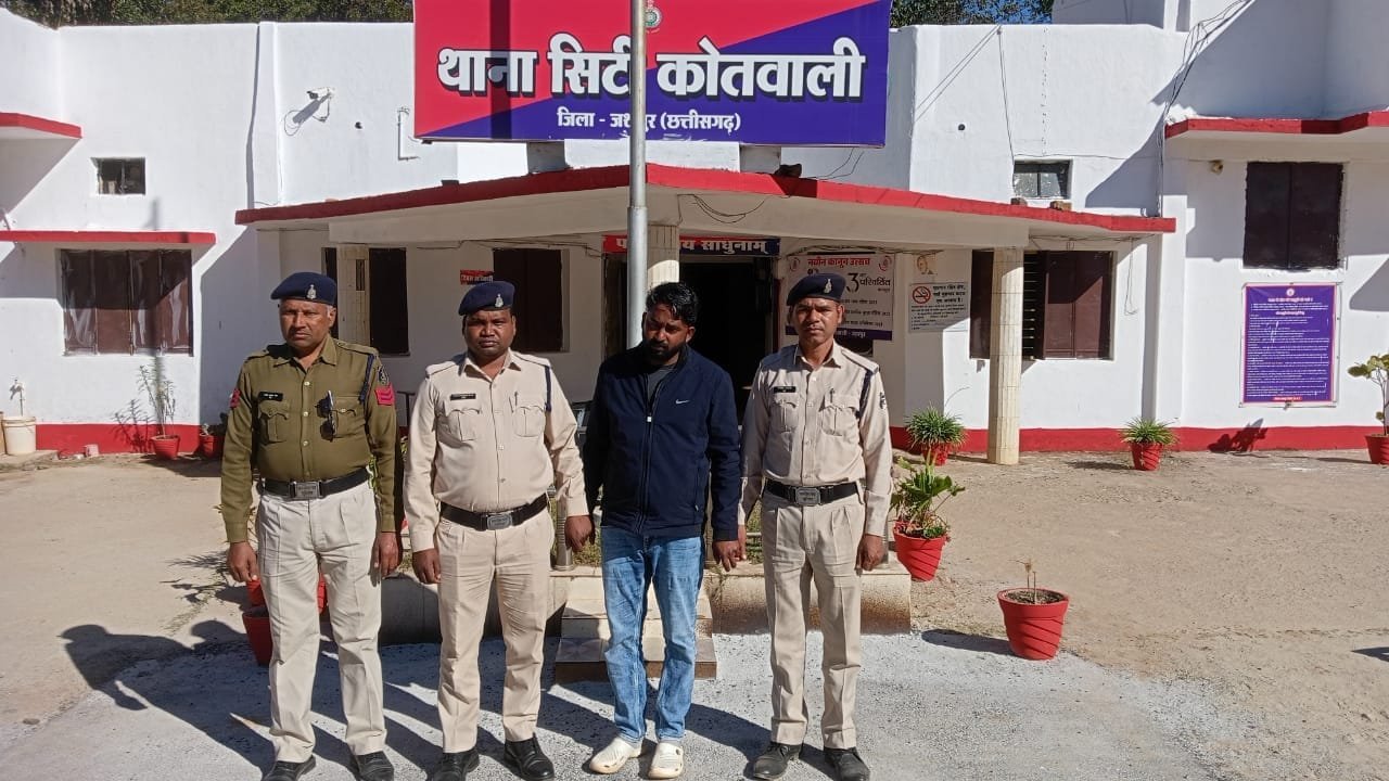 Jashpur News : दूसरे की जमीन दिखाकर रिटायर्ड डिप्टी कमांडेंट से 33 लाख रु की ठगी ” भूमाफियाओं के खिलाफ जशपुर पुलिस की बड़ी कार्यवाही पढ़े पूरी खबर।
