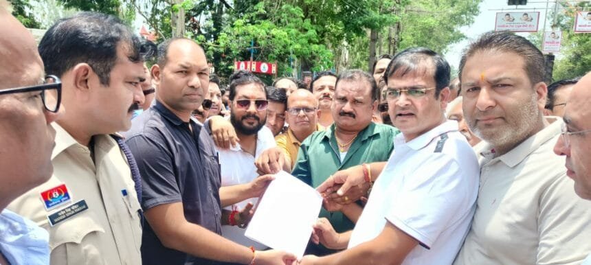 Ambikapur News : GST विभाग की मनमानी के खिलाफ व्यापारियों ने किया अम्बिकापुर बंद । पढ़े पूरी ख़बर