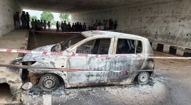 Raipur Breaking : राजधानी के माना में मचा हड़कंप, कार के अंदर मिली जली हुई लाश…