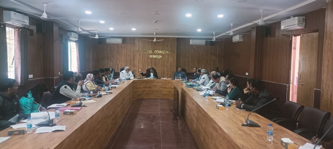 सम्भागायुक्त की श्री जी आर चुरेन्द्र की अध्यक्षता में स्वास्थ्य एवं परिवार कल्याण विभाग की विभागीय बैठक सम्पन्न