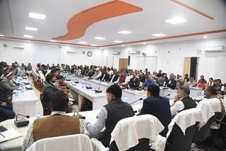 कलेक्टर श्री विलास भोसकर की अध्यक्षता में आदिवासी विकास विभाग की बैठक संपन्न