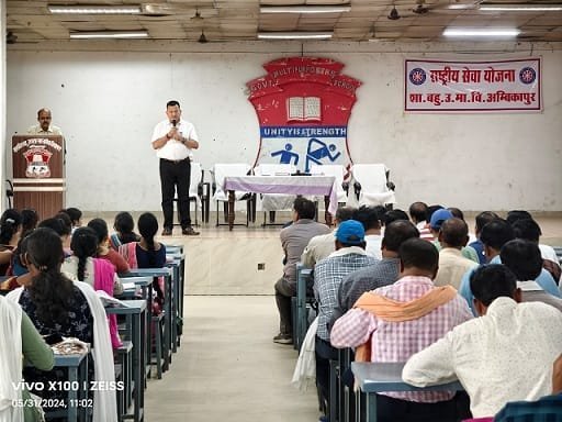 जिला शिक्षा अधिकारी की अध्यक्षता में प्राचार्यों, बीईओ, एबीईओ, बीआरसी और सीएसी की बैठक संपन्न
