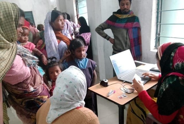 बैंकिंग सुविधा के विस्तार में बैंक सखियां निभा रही महत्वपूर्ण भूमिका, पीवीटीजी बसाहटो में पहुंचकर लोगों के आसानी से बैंक खाते खोलने का कर रहीं काम