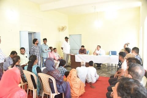 चलो गांव चलें अभियान के तहत दूरस्थ ग्राम सरभंजा पहुंचे कलेक्टर, सीधे ग्रामीणों से गांव की जरूरतों की ली जानकारी