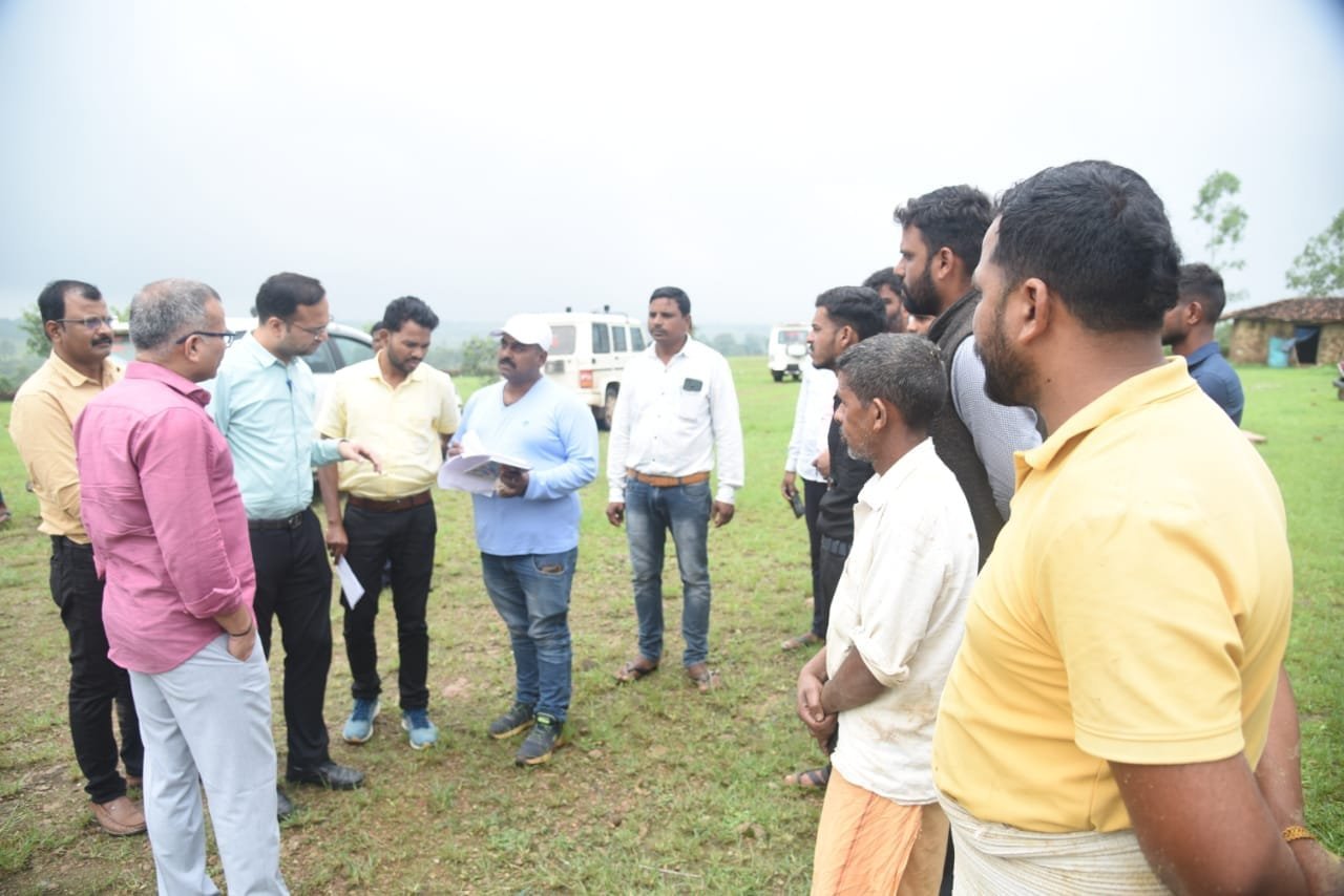 कलेक्टर ने सीतापुर एवं मैनपाट ब्लॉक के छात्रावासों एवं स्कूलों का किया निरीक्षण