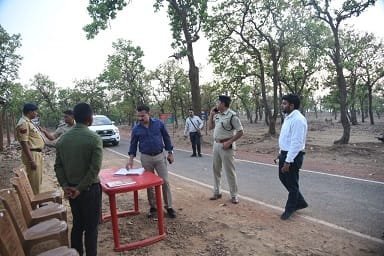 कलेक्टर-एसपी ने कापू नाका चेकपोस्ट का किया निरीक्षण, स्टेटिक सर्विलांस टीम तैनात