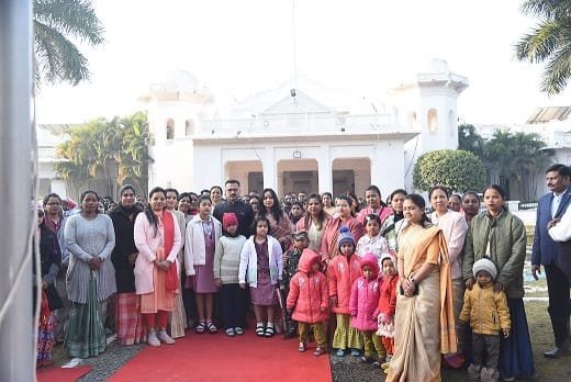 कलेक्ट्रेट परिसर में कलेक्टर श्री विलास भोस्कर ने फहराया तिरंगा