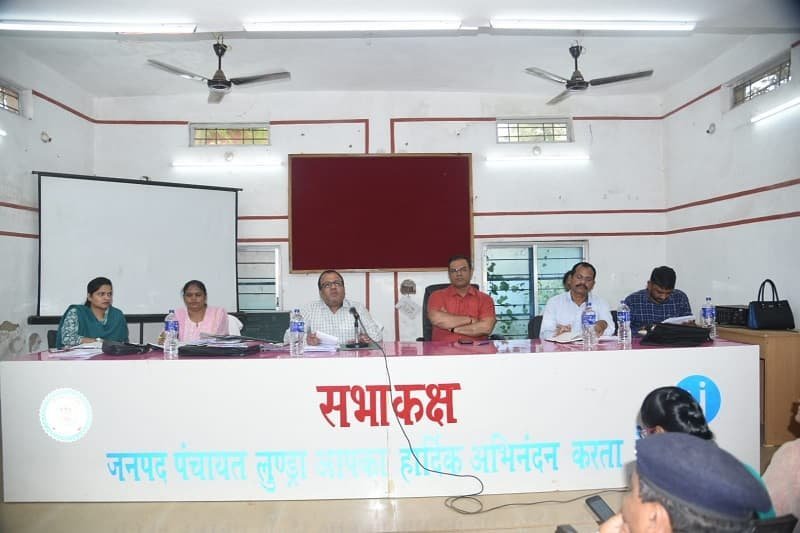 Ambikapur : निर्वाचन कार्यों की तैयारियों की समीक्षा करने जिला निर्वाचन अधिकारी श्री कुन्दन कुमार पहुंचे लुण्ड्रा और लखनपुर ,पढ़े पूरी खबर