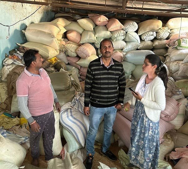 लखनपुर के ग्राम कुन्नी में 432 बोरी भण्डारित धान किया गया जब्त, वहीं ग्राम कोटिया में 1100 बोरी अवैध धान जब्त