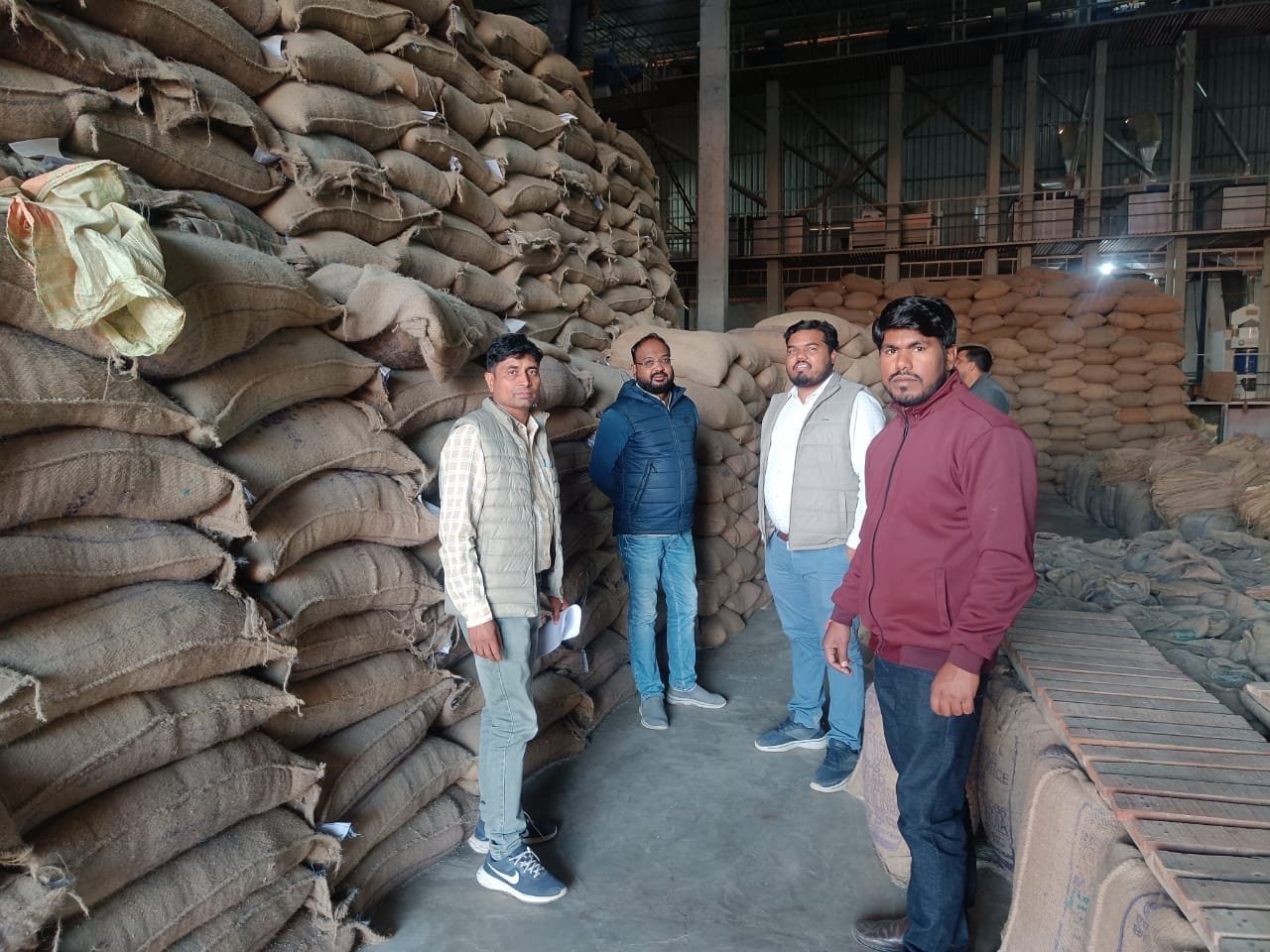प्रशासन की कार्रवाई, राइस मिल द्वारा धान उठाव की तुलना में जमा किए चावल की मात्रा कम, धान के भौतिक सत्यापन में 9522 क्विंटल धान मिला कम औचक निरीक्षण कर टीम ने 1.59 करोड़ कीमत का जब्त किया 3385 क्विंटल चावल और 1152 क्विंटल धान