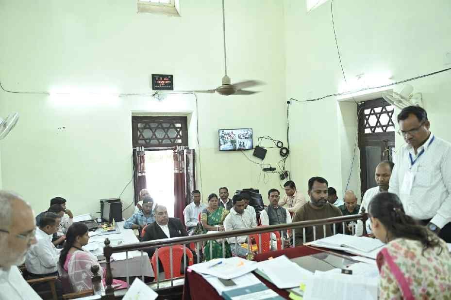 Surguja Election :नाम निर्देशन की संवीक्षा पूर्ण, 44 अभ्यर्थियों के नामांकन विधिमान्य
