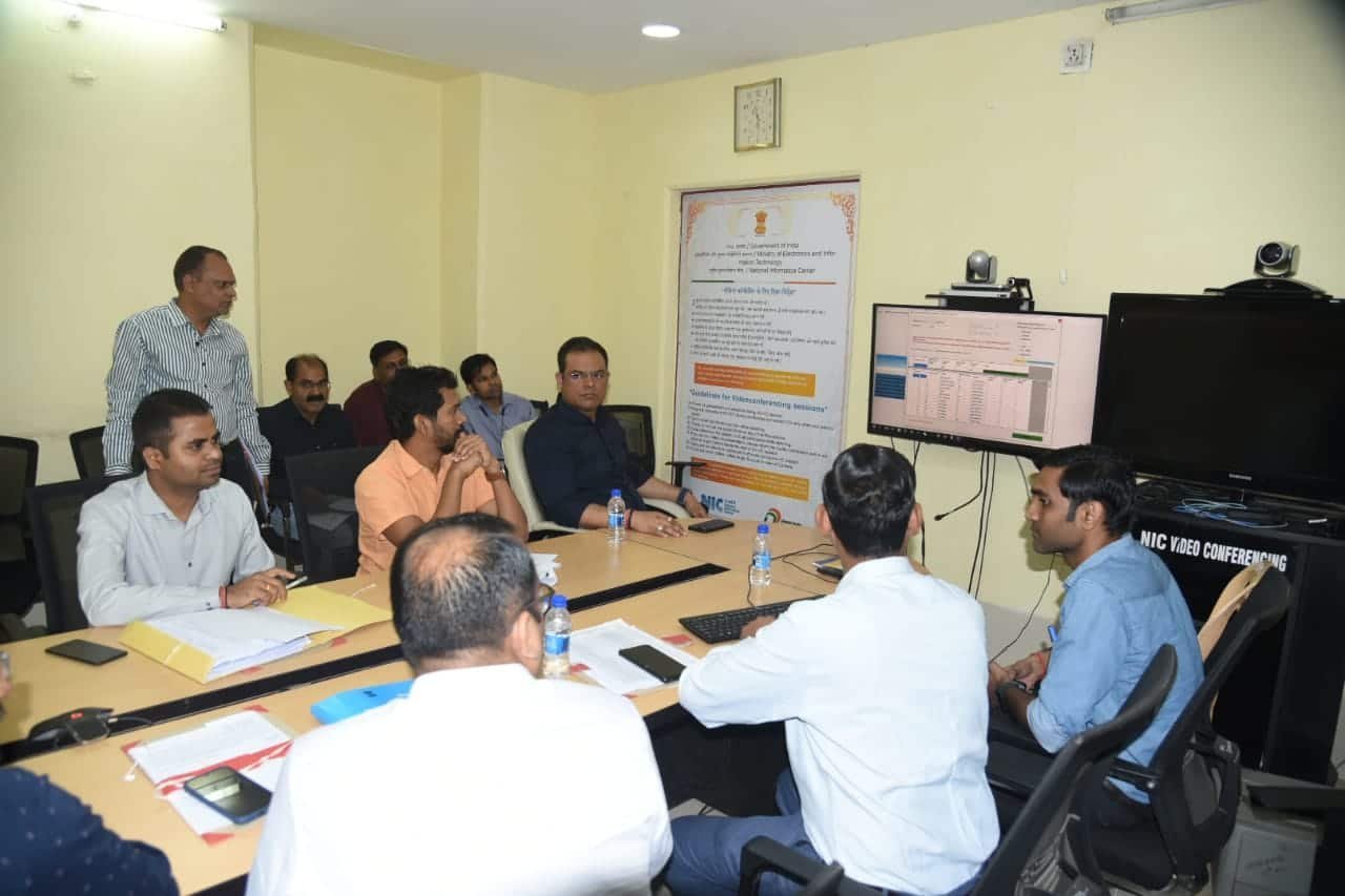 Election News : जिला निर्वाचन अधिकारी श्री कुन्दन कुमार ने किया मतदान दलों का प्रथम रेंडमाइजेशन , पढ़े पूरी खबर