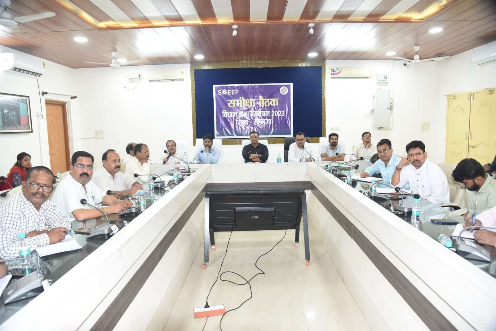 Ambikapur News : निर्वाचन की घोषणा होते ही लागू होगी आदर्श आचार संहिता, स्वतंत्र, निष्पक्ष एवं शांतिपूर्ण निर्वाचन कराने दिए आवश्यक दिशा-निर्देश