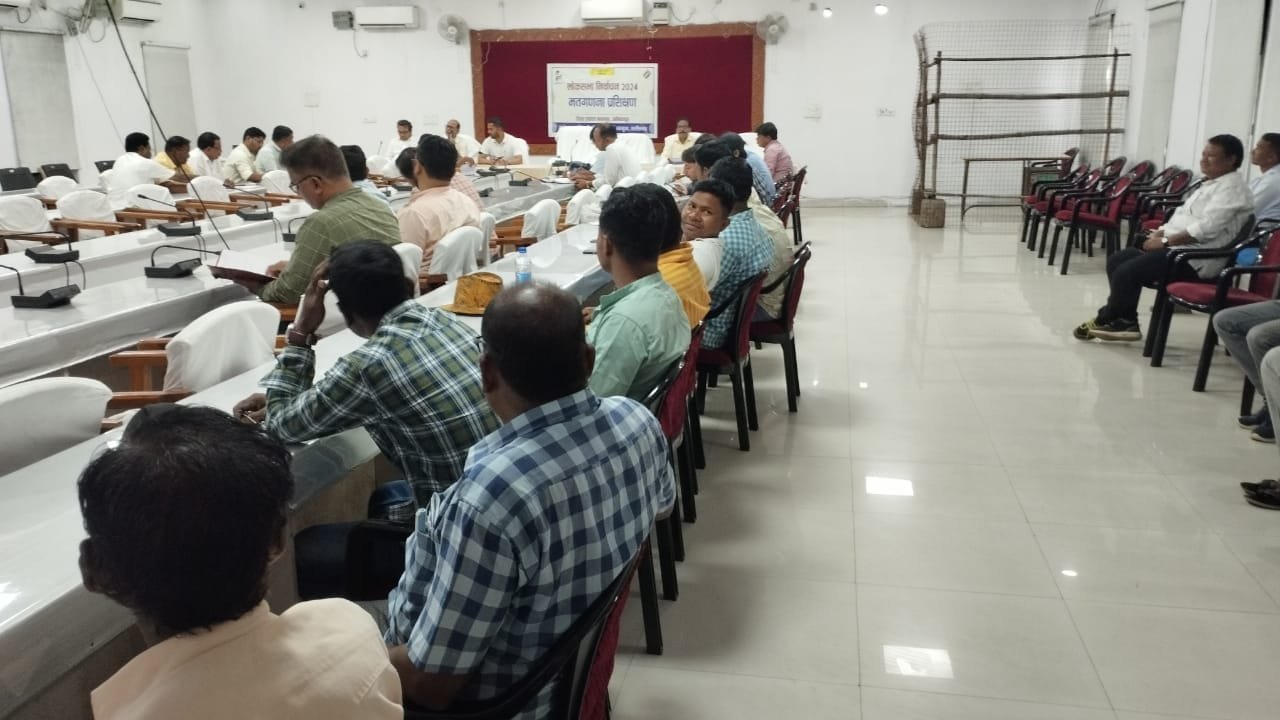 मतगणना कार्य में ईवीएम सिलिंग के सम्बन्ध में दिया गया प्रशिक्षण