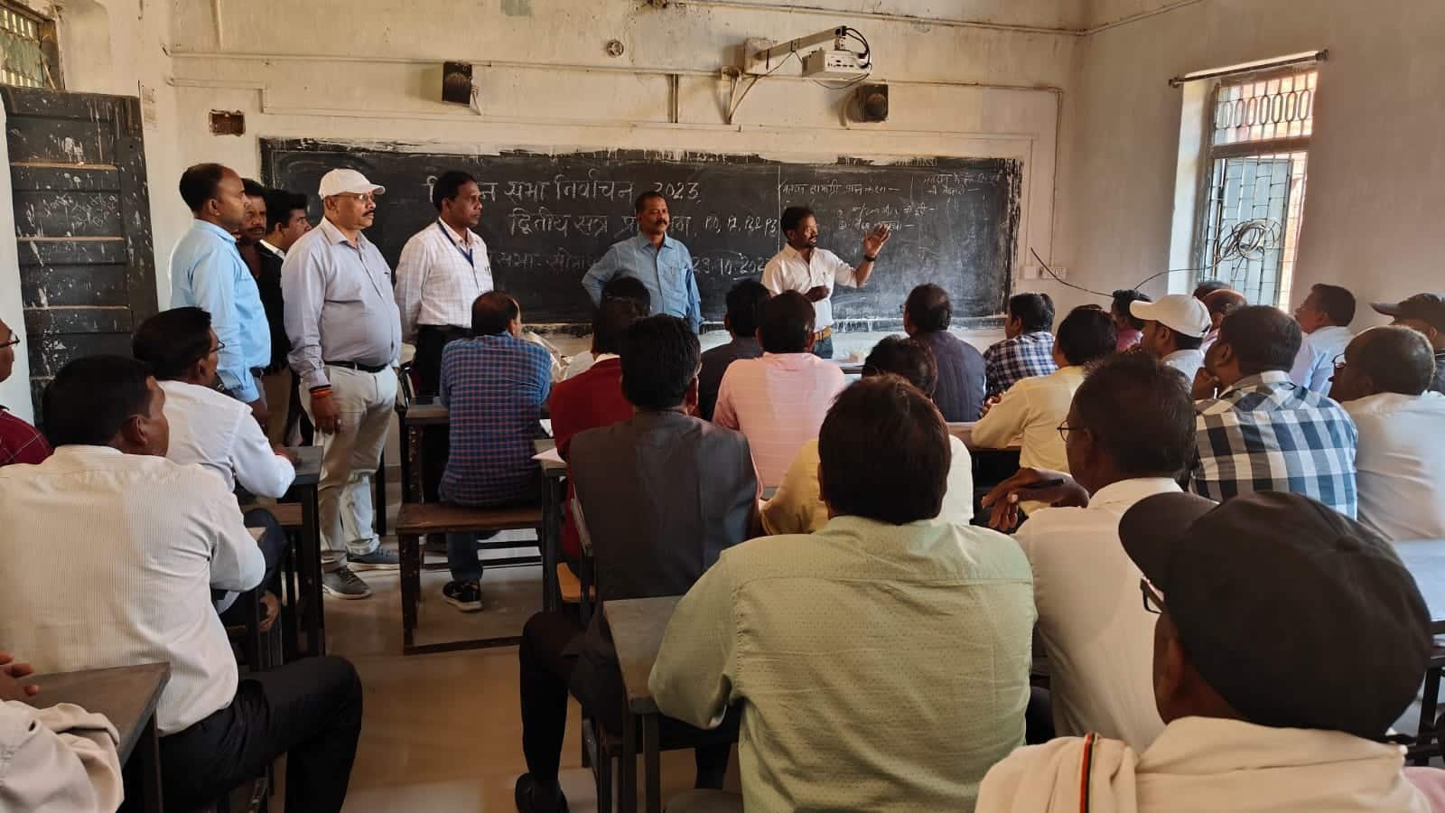 Election News : सक्षम एवं युवा मतदान केंद्रों के संचालन हेतु मतदान दलों के पीठासीन एवं मतदान अधिकारियों का प्रशिक्षण जारी तृतीय चरण के प्रशिक्षण का आयोजन 08 नवम्बर से