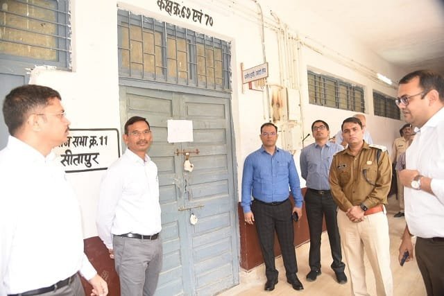 Ambikapur : प्रेक्षकों ने पॉलिटेक्निक कॉलेज स्थित मतगणना स्थल एवं स्ट्रांग रूम में सुरक्षा व्यवस्था व आवश्यक तैयारियों का लिया जायजा ,पढ़े पूरी खबर