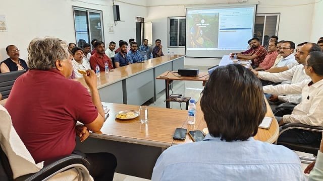 उपसंचालक उद्यान विभाग ने ली उद्यानिकी बीज विक्रेताओं की बैठक