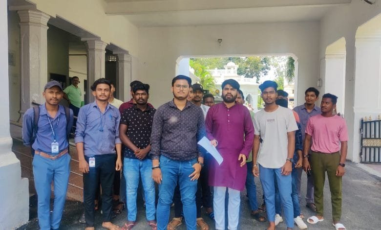 Ambikapur News अटेंडेंस शीर्ट के नाम पर हो रही है अवैध वसूली -अम्बिकापुर आईटीआई।