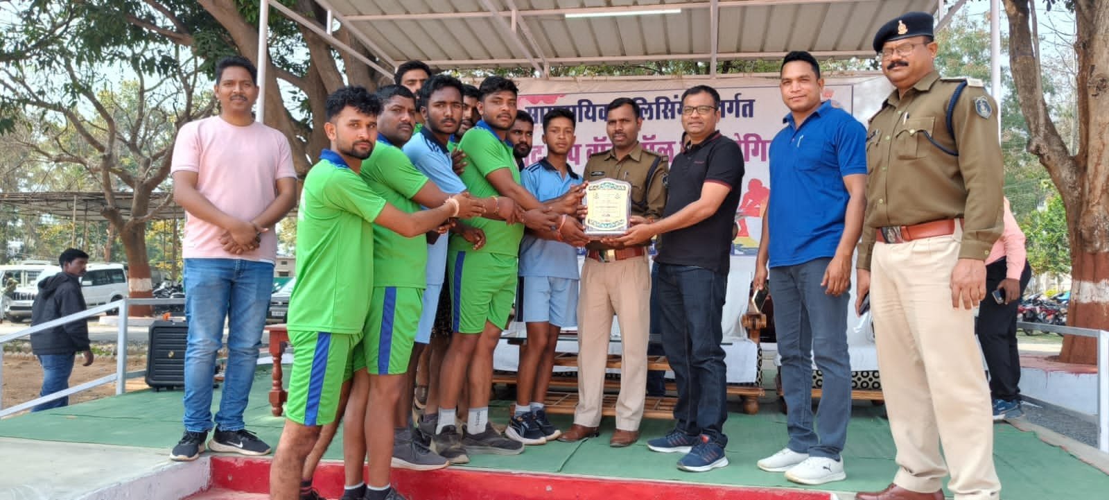 जिलास्तरीय वॉलीबॉल टूर्नामेंट के दूसरे दिन भी कुल 20 वॉलीबॉल टीमों के बीच मुकाबला कराया गया