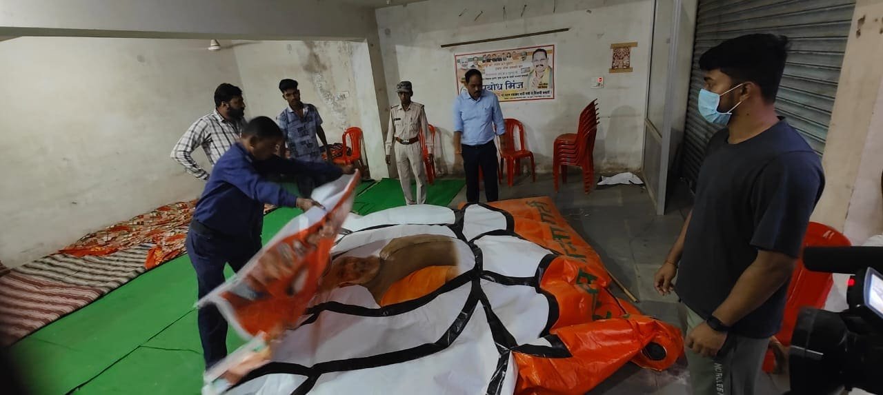 election news :बड़ी कार्यवाही - आदर्श आचार संहिता का पालन कराने सख्त हुई फ्लाइंग स्क्वाड, बिना प्रकाशक, मुद्रक की जानकारी दिए मुद्रित प्रचार सामग्री की गई जप्त