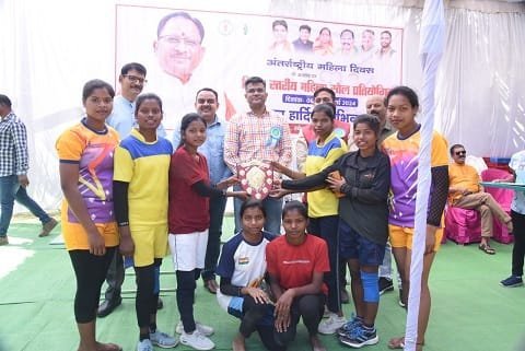 अन्तर्राष्ट्रीय महिला दिवस के उपलक्ष्य में तीनदिवसीय बालिका एवं महिला खेलकूद प्रतियोगिता का हुआ आयोजन