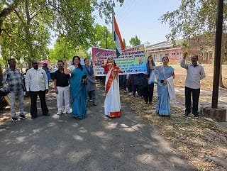 महिला आईटीआई संस्था द्वारा रैली निकालकर ग्रामीण क्षेत्र के मतदाताओं को मतदान हेतु किया गया प्रेरित