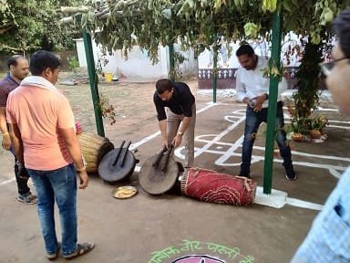 मतदान दिवस के पूर्व कलेक्टर एवं जिला निर्वाचन अधिकारी श्री विलास भोस्कर ने मतदान केंद्रों का किया निरीक्षण, मतदान दलों से मिलकर व्यवस्था पर लिया फीडबैक