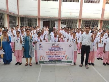 शासकीय नर्सिंग महाविद्यालय अम्बिकापुर की छात्राओं ने