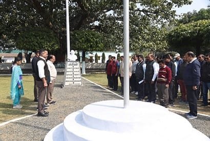 कलेक्टर कार्यालय में राष्ट्रपिता महात्मा गांधी की पुण्यतिथि पर उन्हें नमन कर हुआ दो मिनट का मौन धारण
