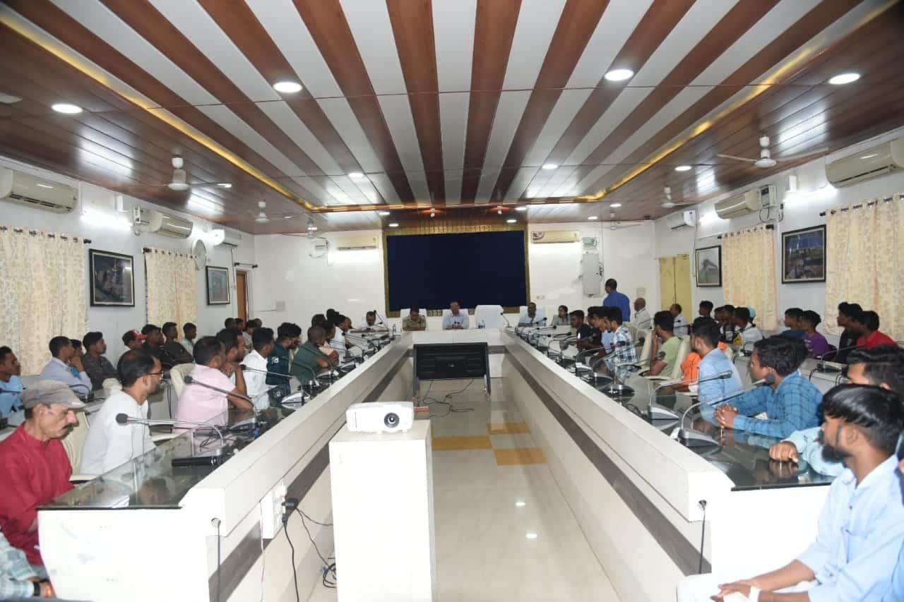 Ambikapur News : कलेक्टर तथा एसपी ने DJ संचालकों की ली बैठक, नियमों तथा प्रावधानों की दी जानकारी,पढ़े पूरी खबर