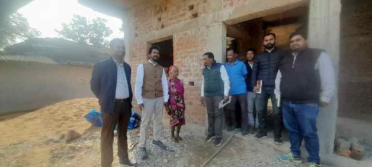 AMBIKAPUR NEWS : जिला पंचायत सीईओ ने ग्राम पंचायत मंगारी पहुंचकर विभिन्न कार्यों का किया निरीक्षण, अधूरे कार्य जल्द पूर्ण करने दिए निर्देश , पढ़े पूरी ख़बर
