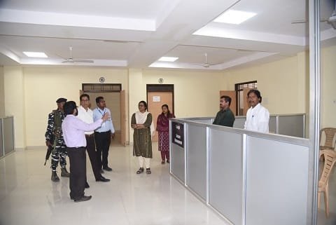 व्यय प्रेक्षक श्री शर्मा ने व्यय शाखा, एमसीएमसी, शिकायत, वाहन सहित कंट्रोल रूम, सी विजिल कक्ष का किया निरीक्षण