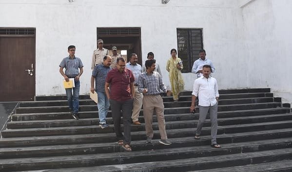 नवीन कंपोजिट बिल्डिंग में निर्वाचन के सम्बंध में तैयारियों का कलेक्टर ने लिया जायजा
