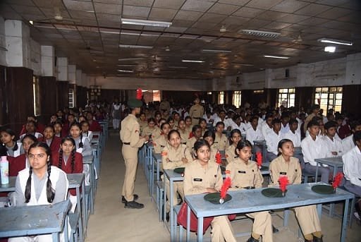 “परीक्षा पे चर्चा“ का स्कूलों में हुआ लाइव प्रसारण, मल्टीपरपज स्कूल में बच्चों के साथ कमिश्नर, आईजी और कलेक्टर सहित जनप्रतिनिधि भी रहे मौजूद, बढ़ाया बच्चों का हौसला