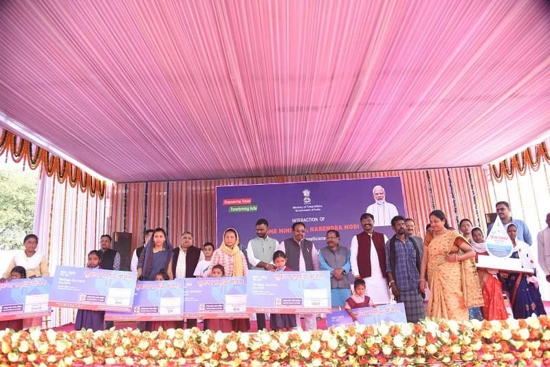 पीएम जनमन योजना - बदला जीवन, पीवीटीजी हितग्राहियों के चेहरों पर आई मुस्कान, जिला स्तरीय़ कार्यक्रम में जन-धन, सुरक्षा बीमा, उज्जवला, सुकन्या, आवास, एफआरए पट्टा जैसी योजनाओं से जुड़कर हुए लाभान्वित