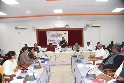 अंबिकापुर 15 फरवरी 2024/ गत दिवस बुधवार को उदयपुर दौरे पर पहुंचे कलेक्टर श्री विलास भोस्कर ने पीवीटीजी बाहुल्य ग्राम खर्रानगर में स्वास्थ्य कैंप करने के निर्देश दिए थे जिसके परिपालन में गुरुवार को स्वास्थ्य विभाग के टीम के द्वारा विकासखण्ड उदयपुर के...