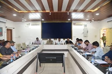 निर्वाचन की अंतिम तैयारियों की कलेक्टर-एसपी ने की समीक्षा