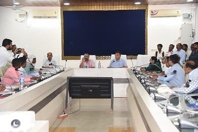 कलेक्टर श्री विलास भोसकर ने जिले में आरटीई अंतर्गत आने वाले समस्त विद्यालयों के प्राचार्यों तथा प्रबन्धकों की ली बैठक