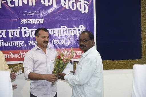 सेवानिवृत्त कर्मचारियों को कलेक्टर श्री भोसकर ने सौंपे पेंशन आदेश, जीवन के अगले पड़ाव के लिए दी शुभकामनाएं