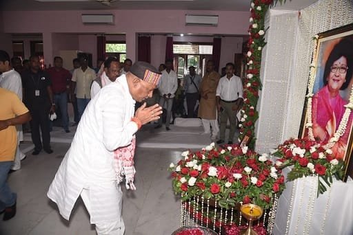 मुख्यमंत्री श्री साय ने स्वर्गीय श्रीमती इंदिरा सिंह को दी श्रद्धांजलि
