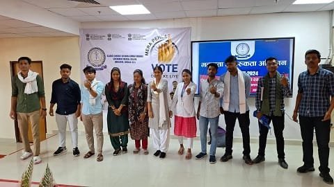लोकतंत्र के महापर्व में हिस्सा लेते हुए मतदान जरूर करने अपील की, दिलाई शपथ