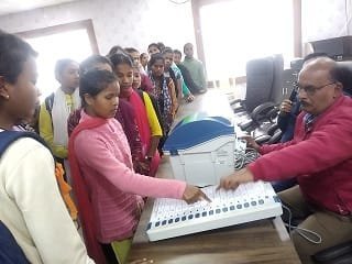 स्वीप टीम ने युवाओं को मतदान के लिए किया प्रेरित