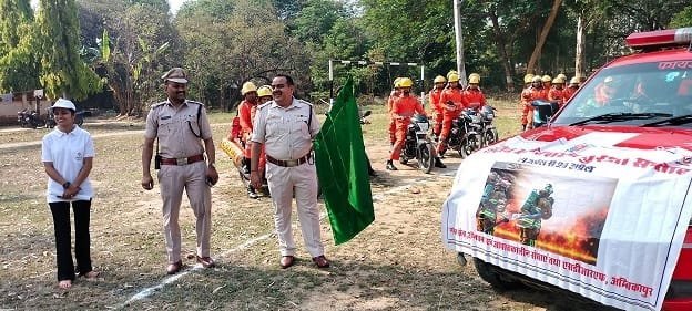 राष्ट्रीय अग्निशमन सेवा दिवस पर एसडीआरएफ और नगर सेना के जवानों द्वारा निकाली गई स्वीप बाइक रैली