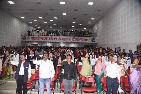 स्वीप कार्यक्रम अंतर्गत नवीन मतदाताओं को दिलाई गई शपथ
