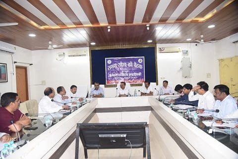 मुख्यमंत्री श्री साय की प्रशासनिक कसावट की मंशा कलेक्टर ने अधिकारियों के समक्ष रखी